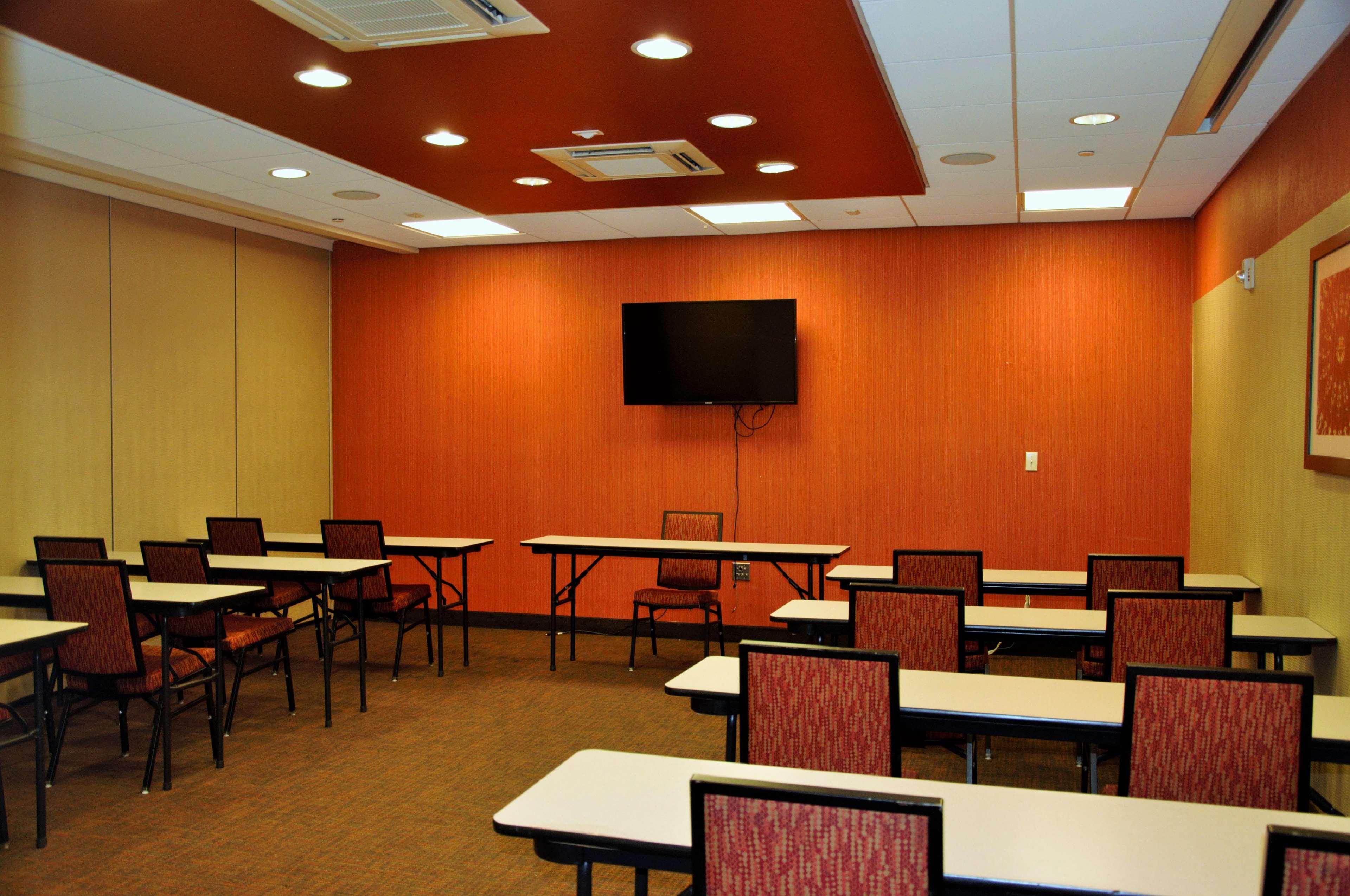 Hampton & / Uptown - Area Hotel Cincinnati
